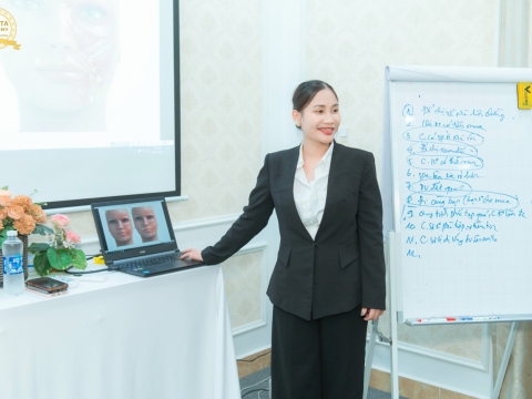 Lớp học chuyên viên tư vấn thẩm mỹ tại Carita Academy