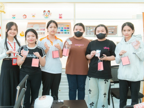 Vui hè với khóa học thử 0 Nail đồng tại Carita Academy