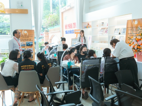 Vui hè với khóa học thử 0 Nail đồng tại Carita Academy