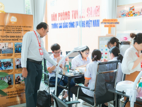 Vui hè với khóa học thử 0 Nail đồng tại Carita Academy