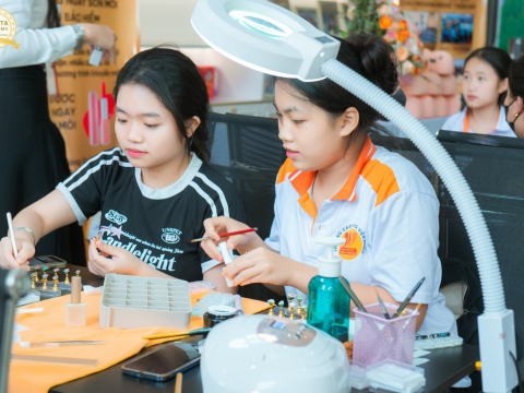 Vui hè với khóa học thử 0 Nail đồng tại Carita Academy