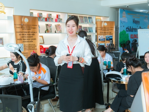 Vui hè với khóa học thử 0 Nail đồng tại Carita Academy