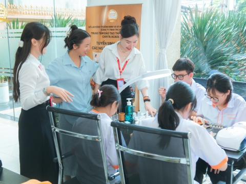 Vui hè với khóa học thử 0 Nail đồng tại Carita Academy