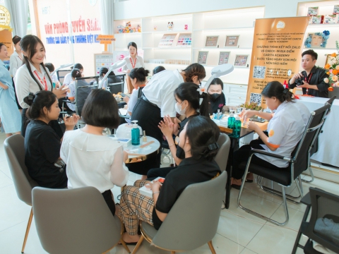 Vui hè với khóa học thử 0 Nail đồng tại Carita Academy