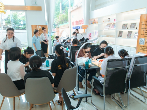 Vui hè với khóa học thử 0 Nail đồng tại Carita Academy