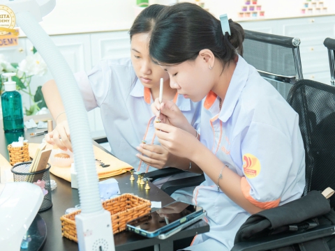 Khóa Học Nail 0Đ: Khám Phá Nghệ Thuật Trang Trí Móng Đẹp