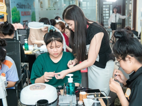 Khóa Học Nail 0Đ: Khám Phá Nghệ Thuật Trang Trí Móng Đẹp