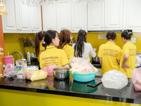 TRỔ TÀI NẤU ĂN CÙNG HỌC VIÊN NHÀ CARITA ACADEMY 