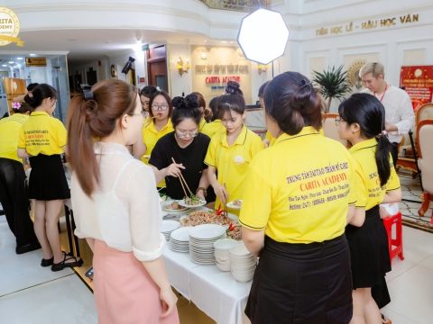 TRỔ TÀI NẤU ĂN CÙNG HỌC VIÊN NHÀ CARITA ACADEMY 